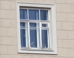 Трехстворчатое окно с фрамугой и форточкой. Выполнен переплёт для симметрии. 