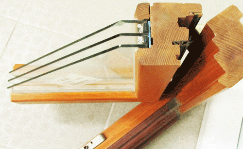 Сечение створки и коробки деревянного арочного окна с фурнитурой РОТО. С двухкамерным стеклопакетом.
