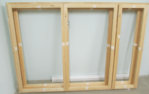 Деревянный трёхстворчатый двойной оконный блок, изготовленный по финской технологии.